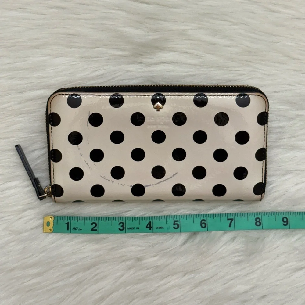 KATE SPADE - BLACK WHITE PATENT LEATHER NY CEDAR STREET LACEY LONG ZIP WALLET